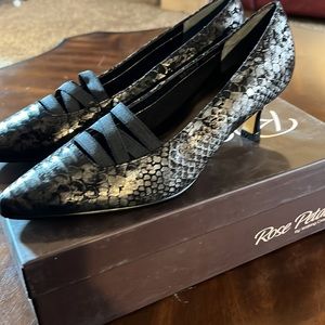 (144)NWT ladies black/silver dress shoes by Rose Petals/Walking Cradles.  6 1/2